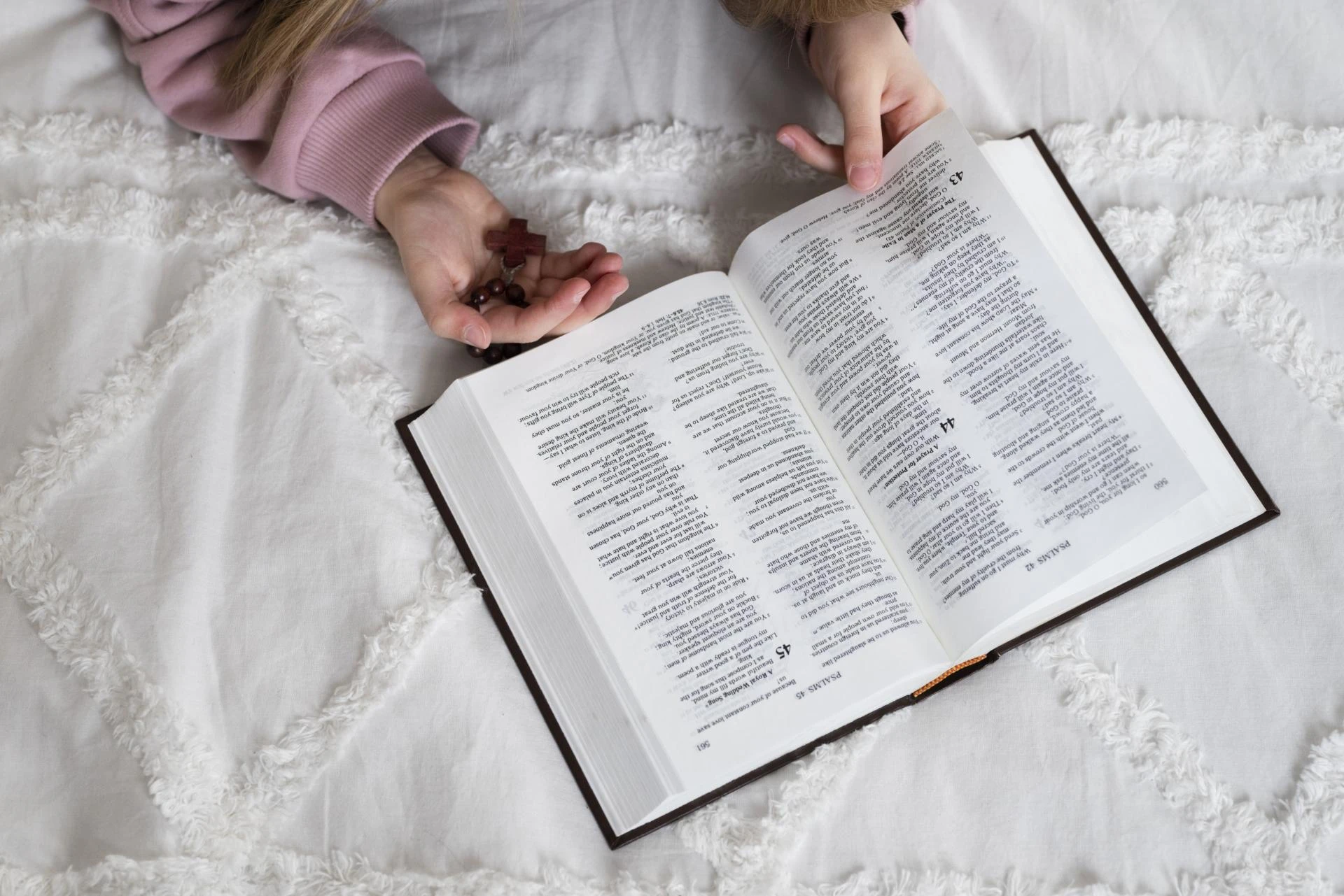 7 Bible Verses That Will Shift Your Mood Instantly
