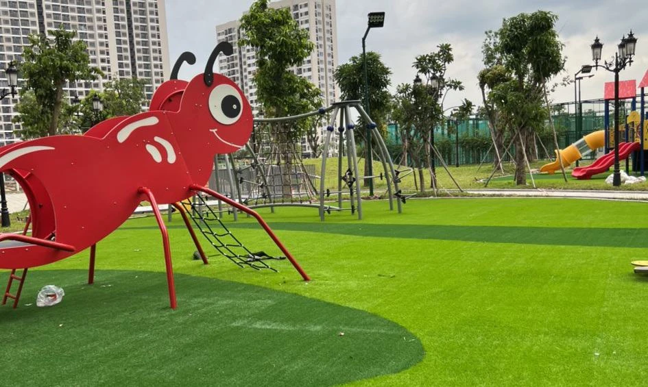 Cỏ Nhân Tạo Văn Đạt: Xu Hướng Trang Trí Sân Vườn Đẹp – Bền – Tiết Kiệm!