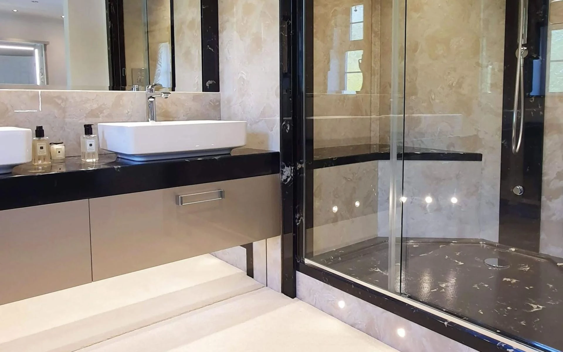 Why bespoke shower trays make hotel bathrooms easy to create