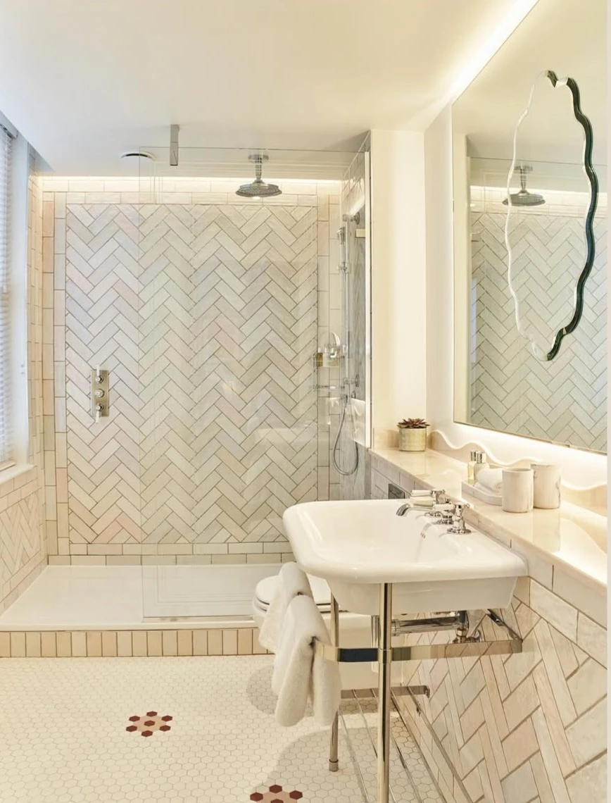 Why bespoke shower trays make hotel bathrooms easy to create