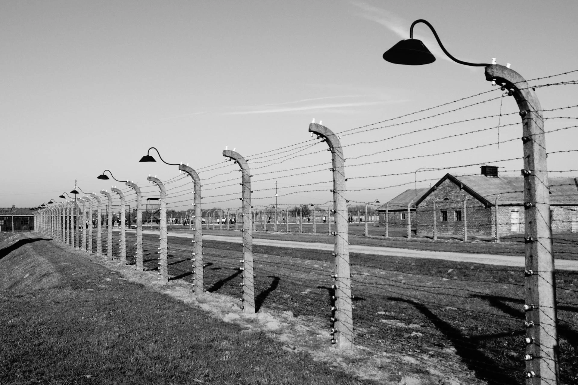 How to Book the Best Auschwitz Tour from Krakow in 2025