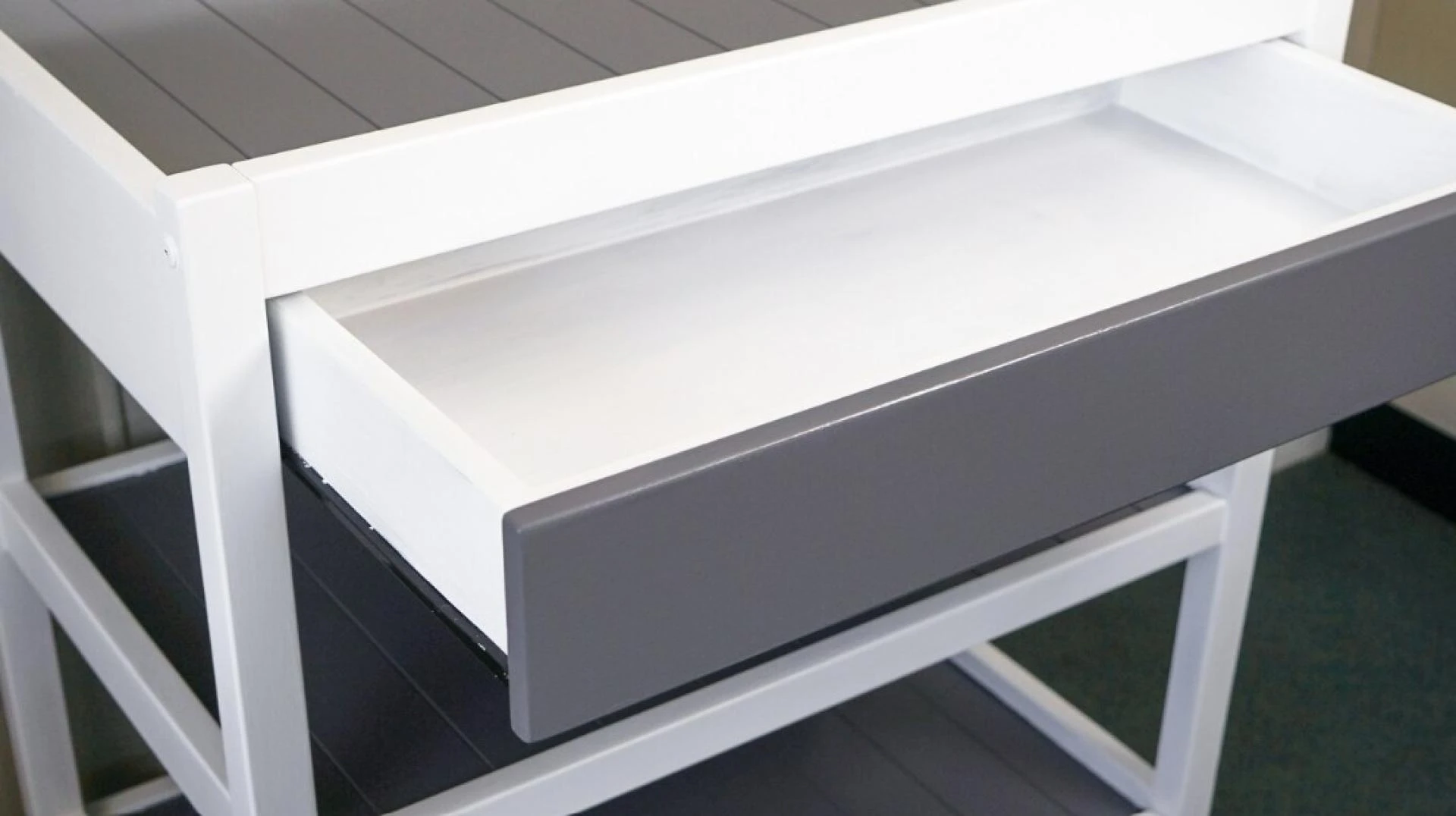 Desk Drawer Ideas to Declutter Your Workspace