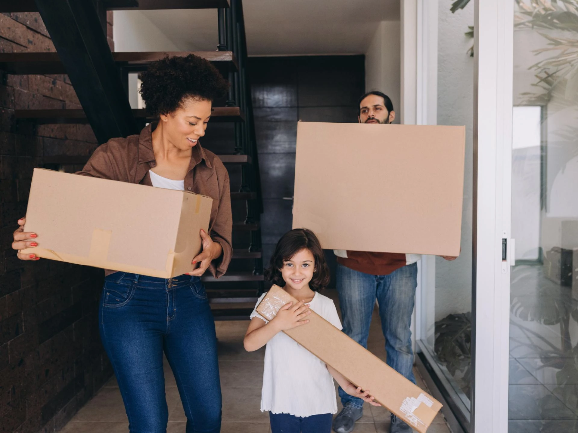 The Pros and Cons of DIY Moving vs. Hiring a Moving Company