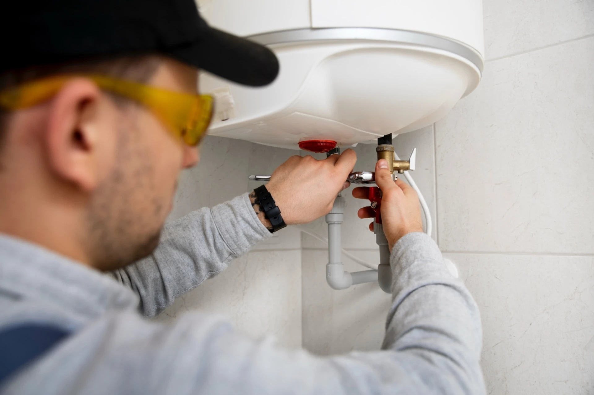 Tank vs. Tankless Water Heaters: Which One Is Best for Your Mount Prospect Home?