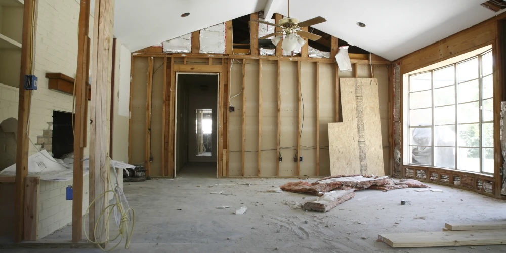 A Comparative Analysis: Composite Decking vs. Traditional Wood for Climates