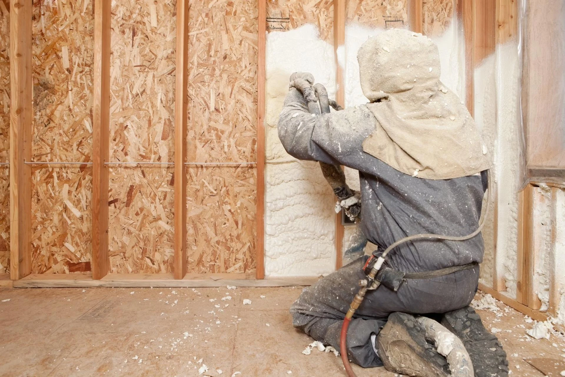 Benefits of Hiring a Local Phoenix Spray Foam Company vs. National Chains