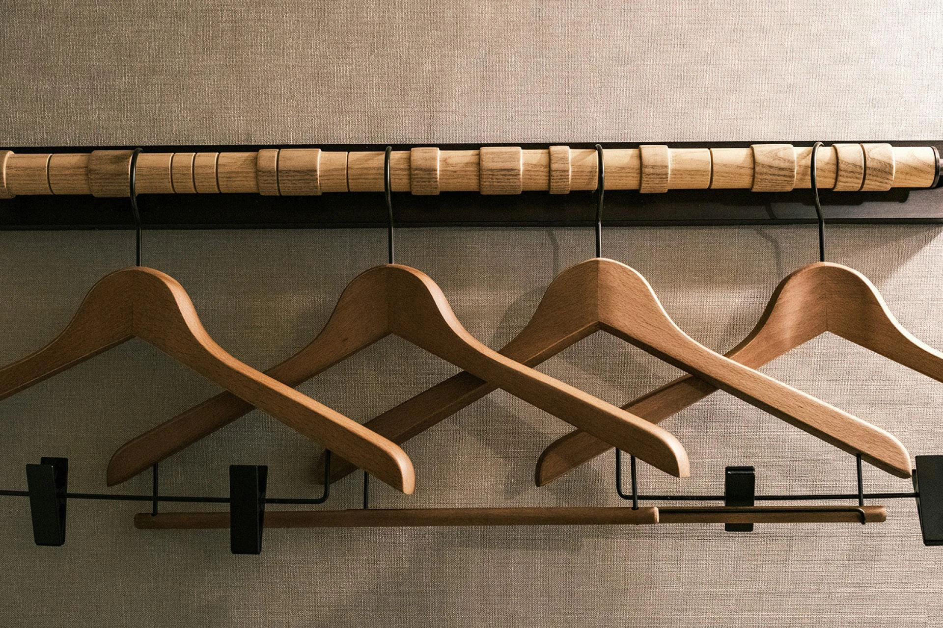 Elevate Your Wardrobe with the Best Suit & Coat Hangers