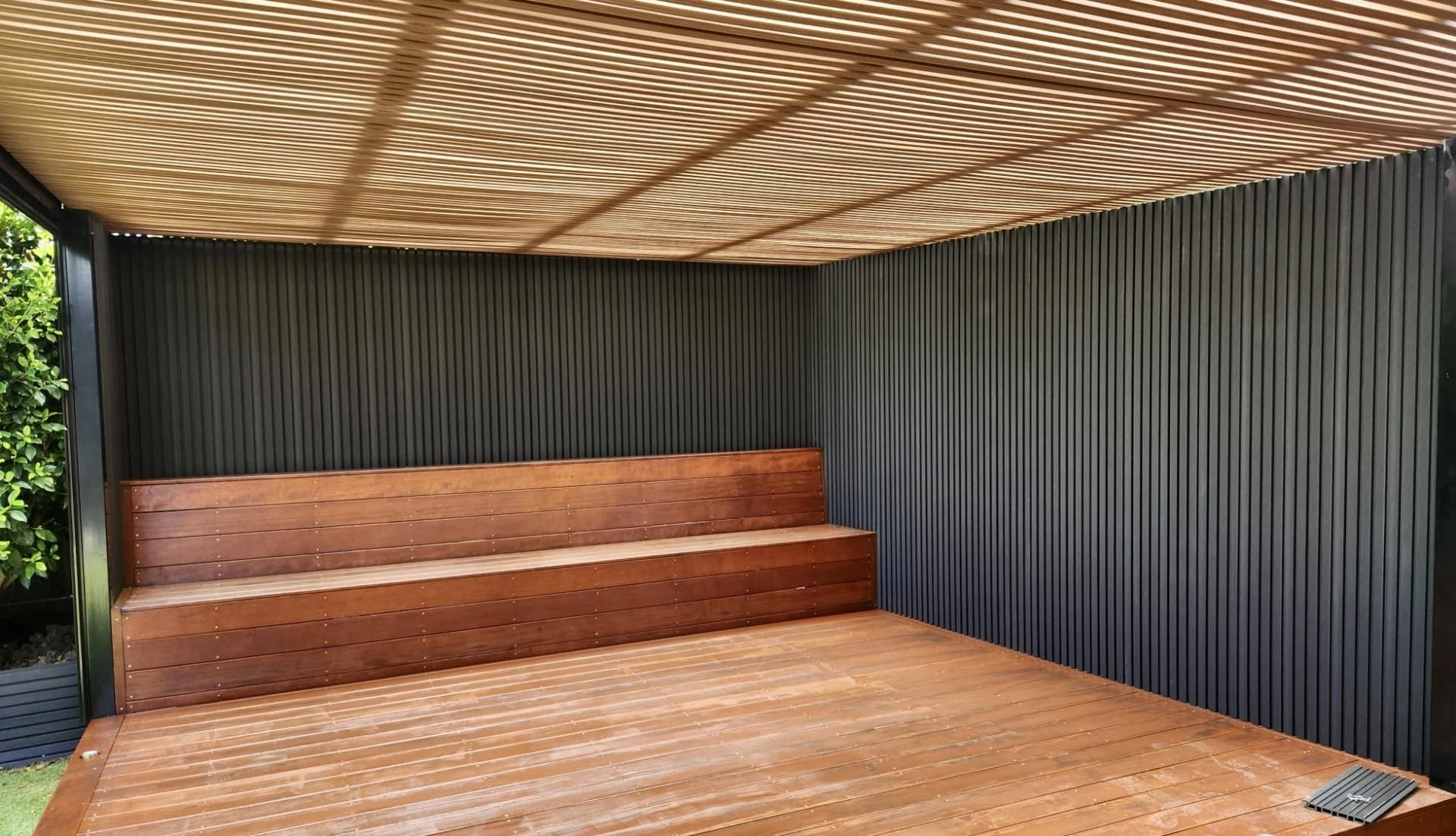 10 Creative Ways to Use Outdoor Screen Panels in Your Backyard Design