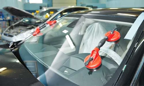 Fast and Reliable Auto Glass Replacement Right to Your Door.