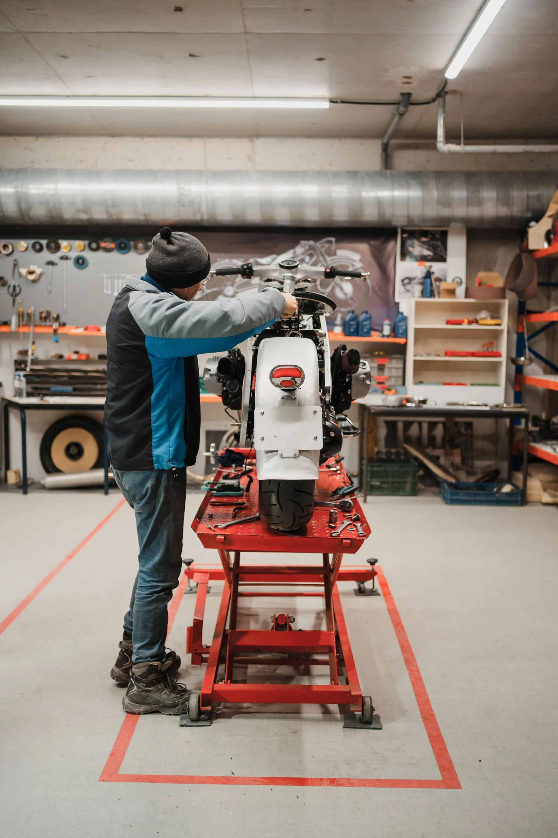 The Ultimate Guide to Finding a Scissor Lift Manufacturer That Delivers Quality and Safety By Top Garage Lift