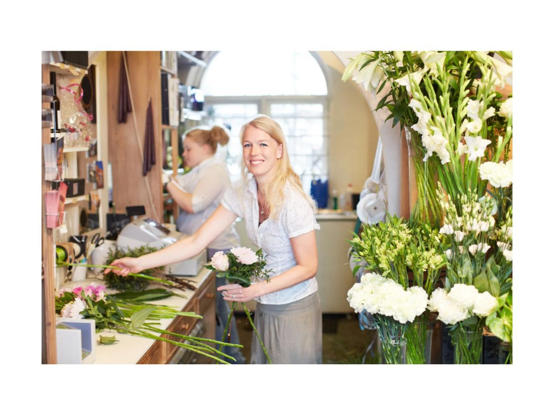Customizing Designing a Unique Wedding Arch