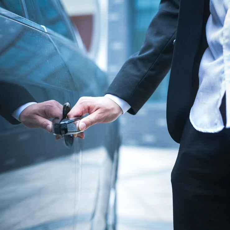 The Perks of Pre-Booking Airport Transportation: Avoiding Delays, Fees, and Hassles