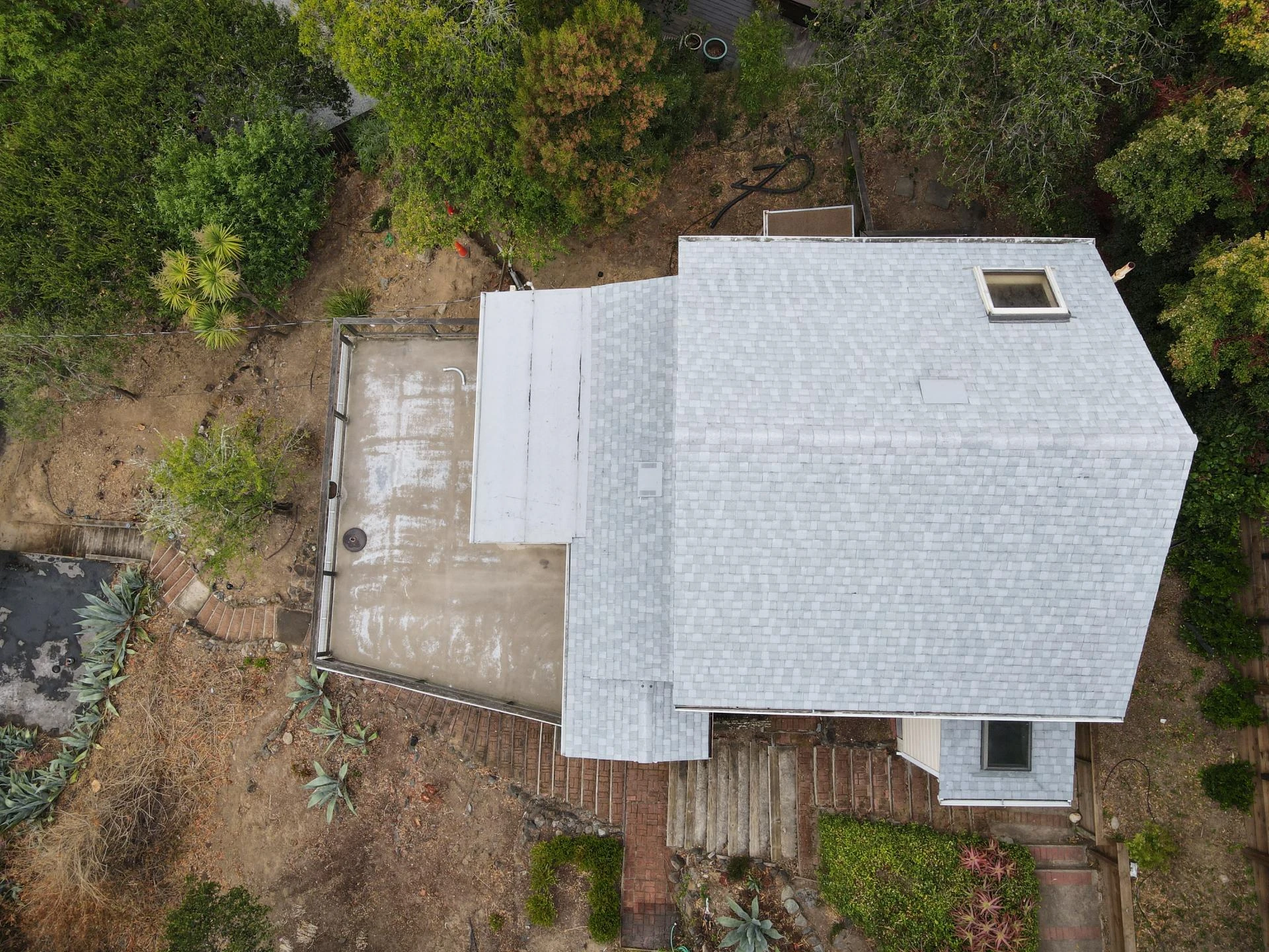 Common Signs of Summer Roof Damage Santa Cruz Homeowners Often Miss 