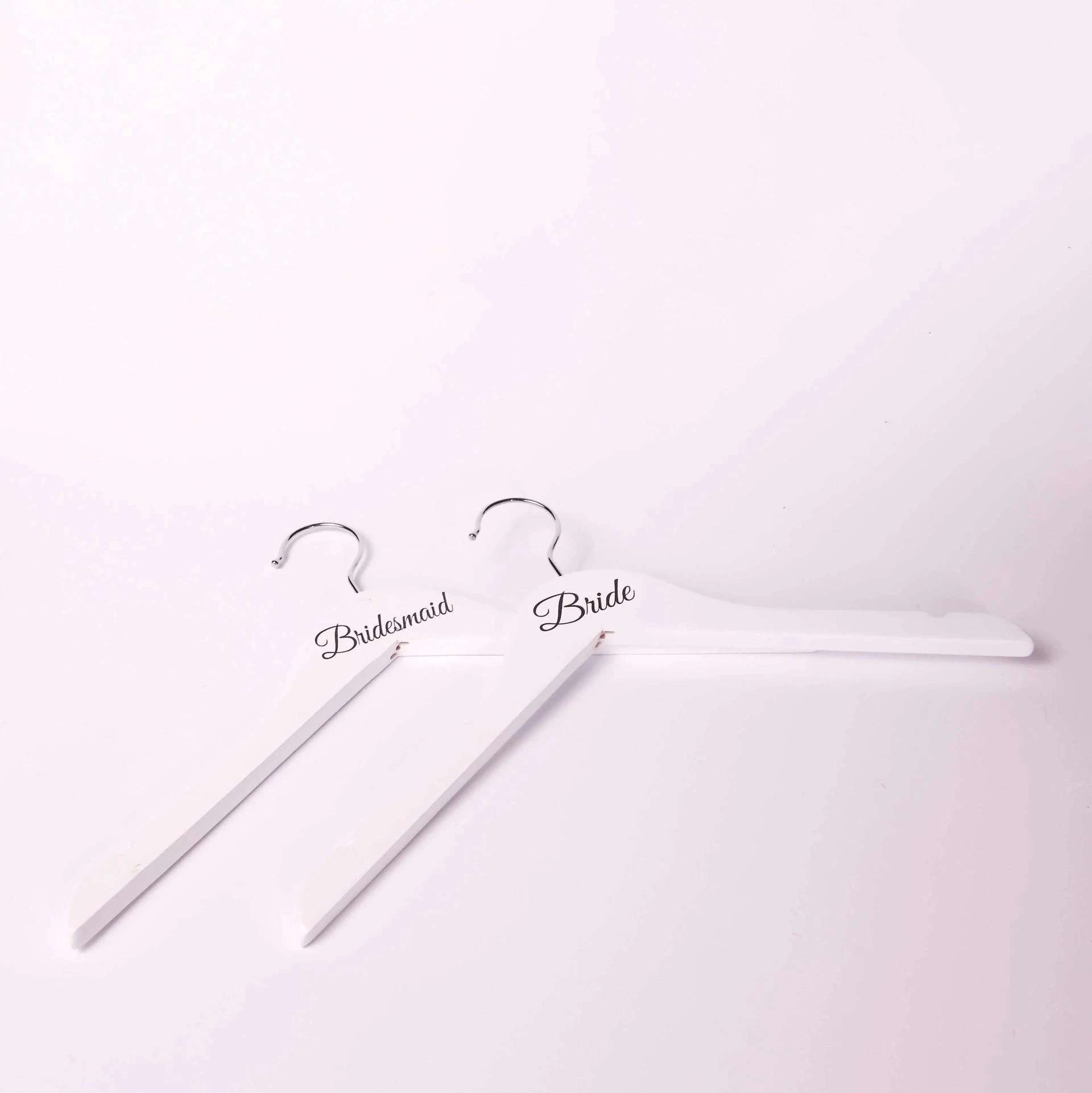 The Bride’s Guide to Choosing the Best Bridal Coat Hangers