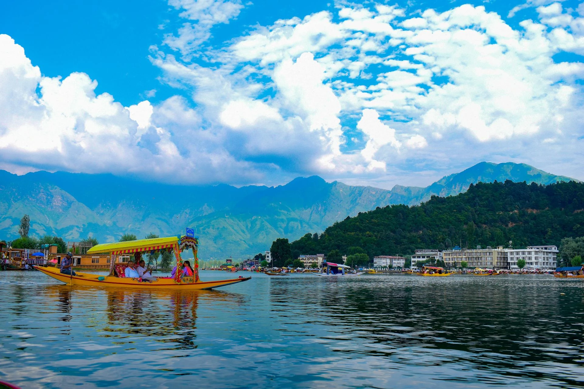 Romantic Escapes: Why Kashmir is the Perfect Honeymoon Destination