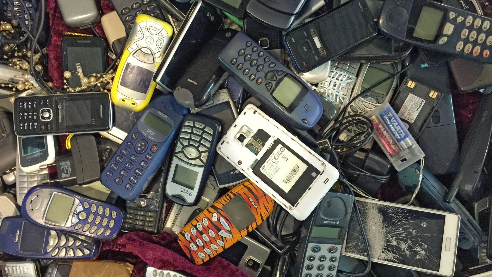 How to Recycle Broken Phone & Chargers in Leeds
