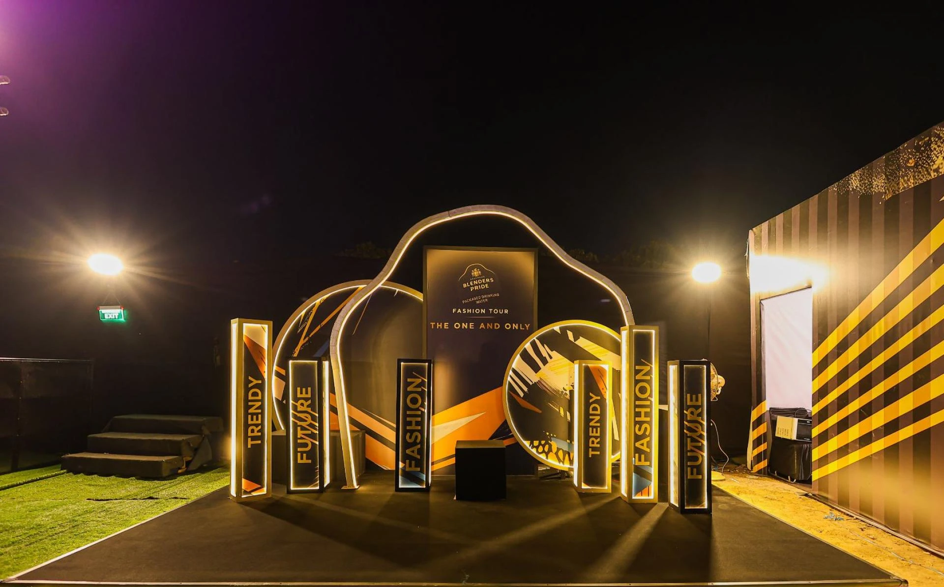 A Look at the En Vogue Trends 2025 and the Magic of Anamika Khanna