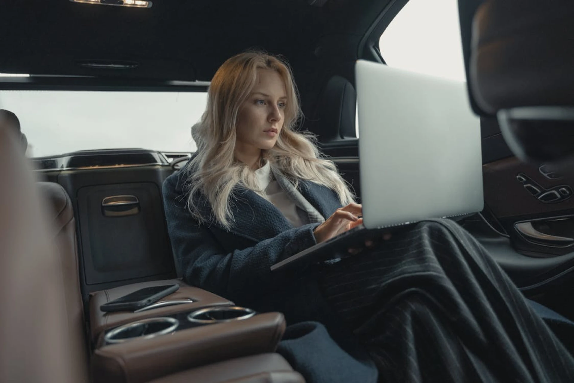 The Hidden Benefits of Booking a Chauffeur for Off-Peak Business Travel