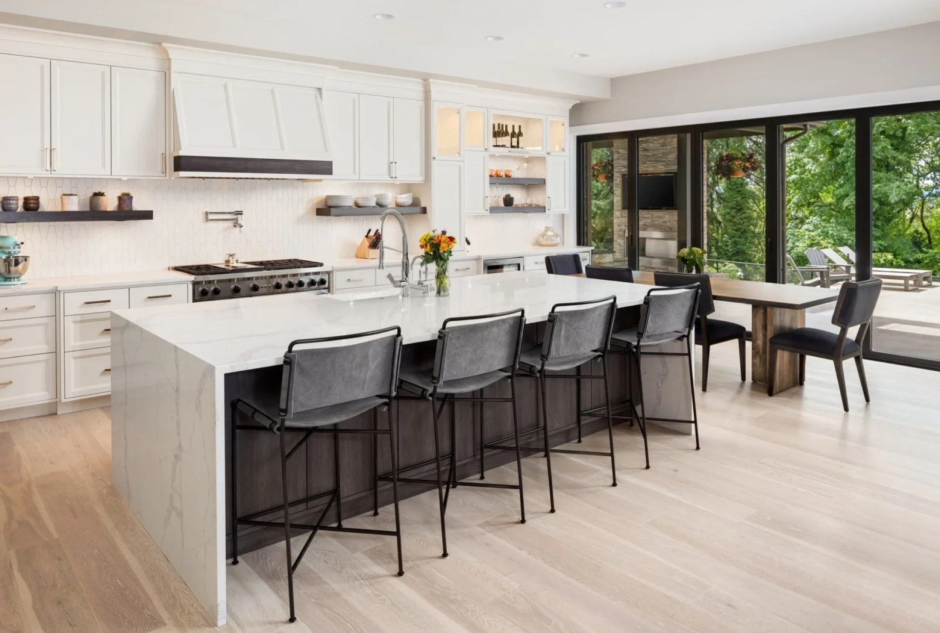 Choosing the Right Kitchen Worktop: Granite, Quartz, Porcelain or Marble?