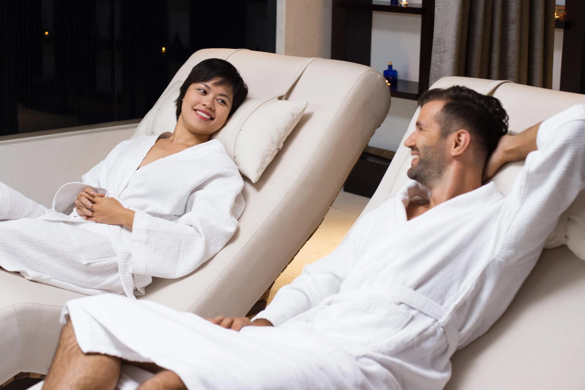 How a Traveling Couples Massage Can Turn Any Trip into a Romantic Spa Retreat