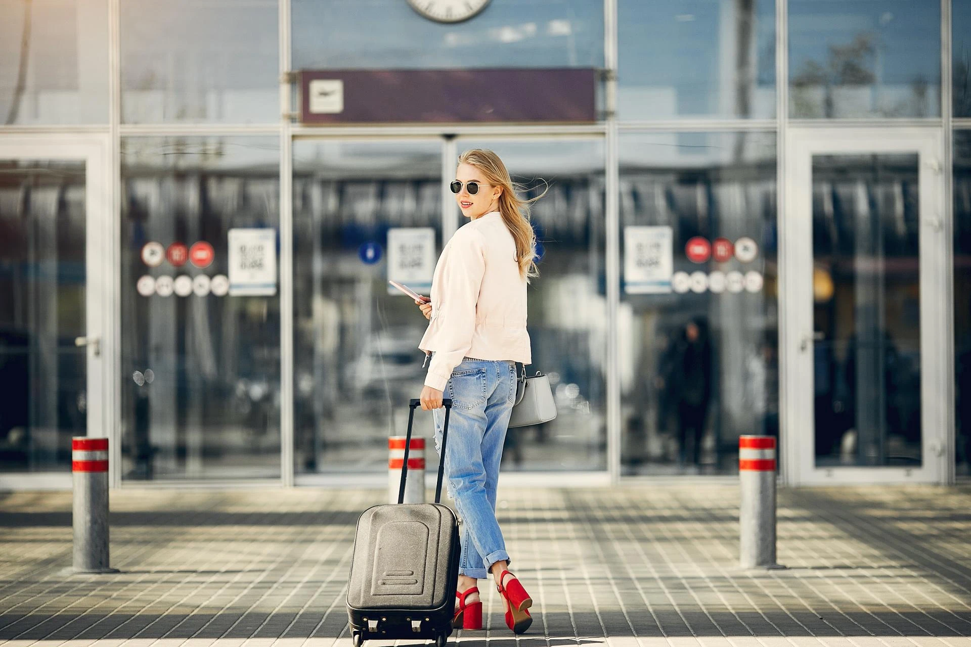 Top 5 Benefits of Booking a Private Lisbon Airport Transfer Ahead of Time
