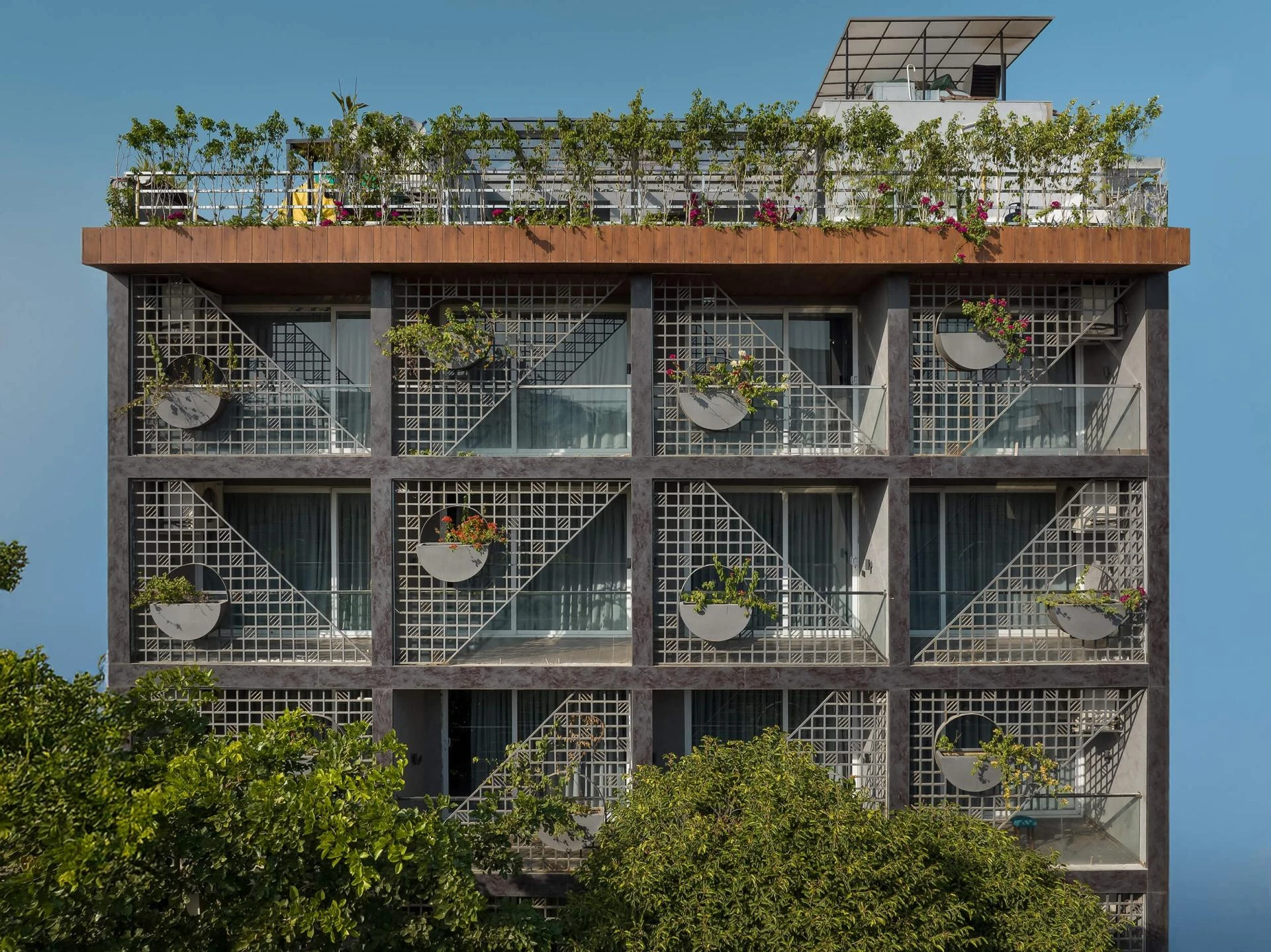 Business Hotels in Gurgaon: Relaxed Stays Near the City Without the Noiset Title