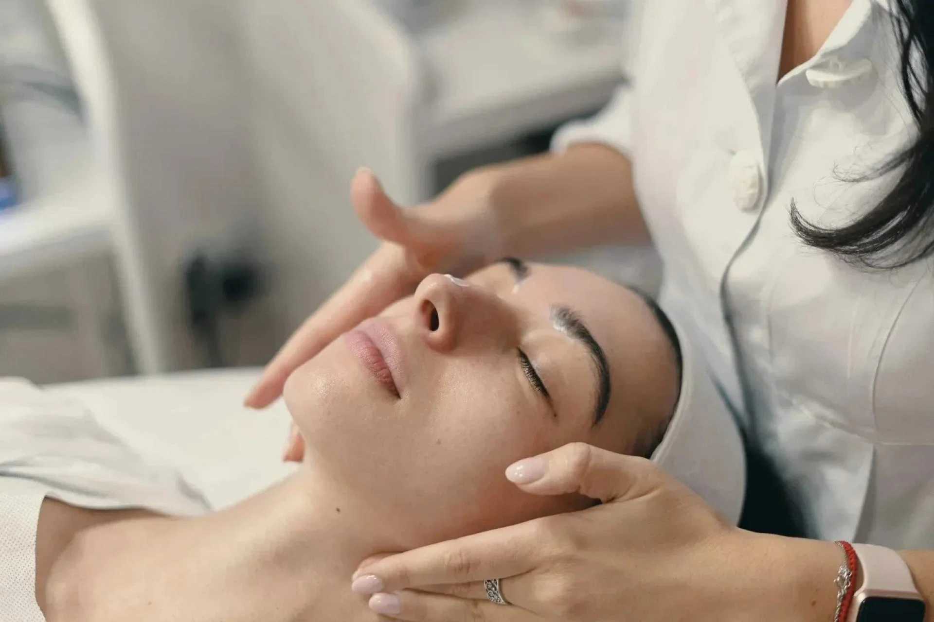 Restore, Refresh, and Rejuvenate with Medi Facial Dubai at SkinLab Dubai