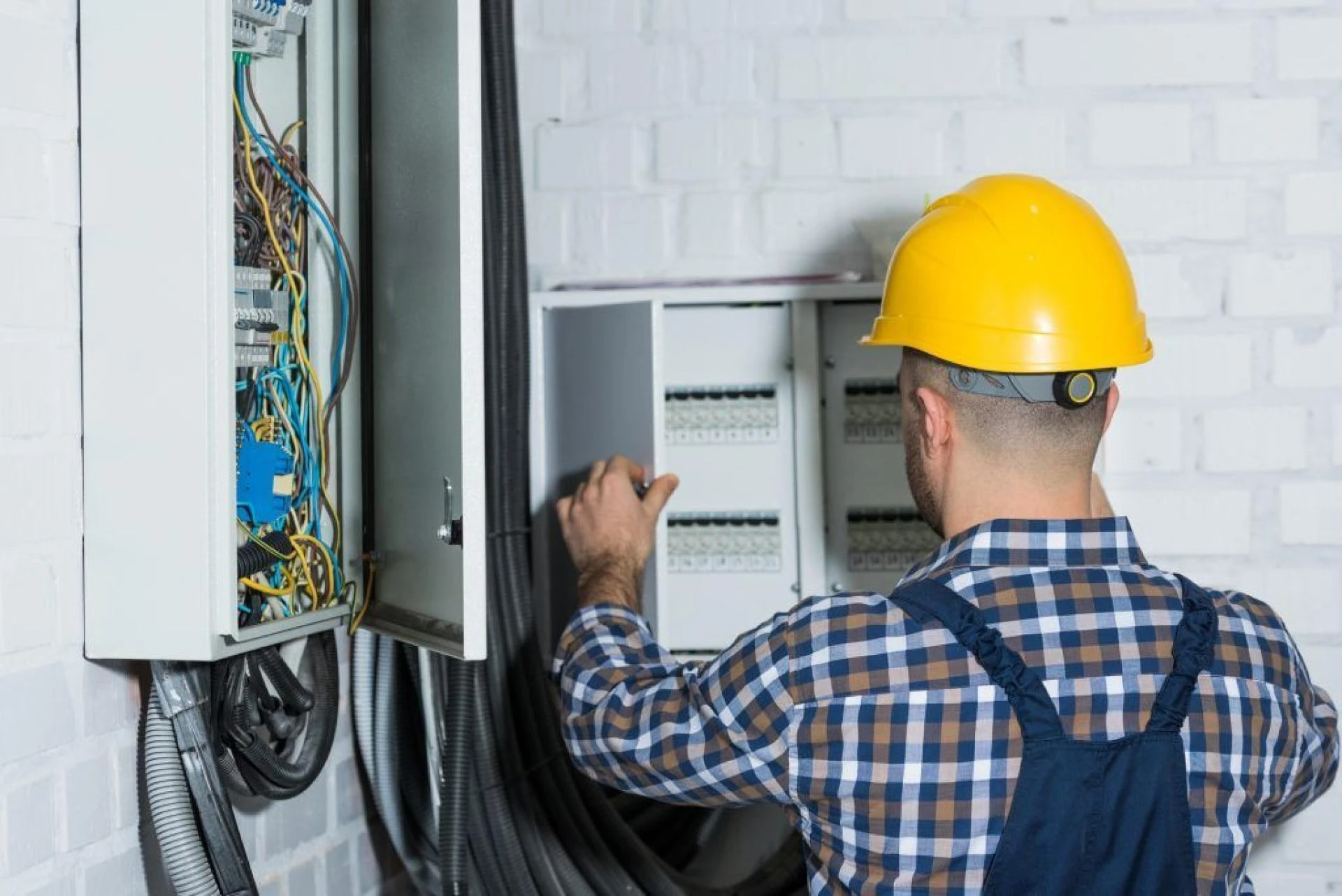 What Services Do Electrical Contractors Provide?