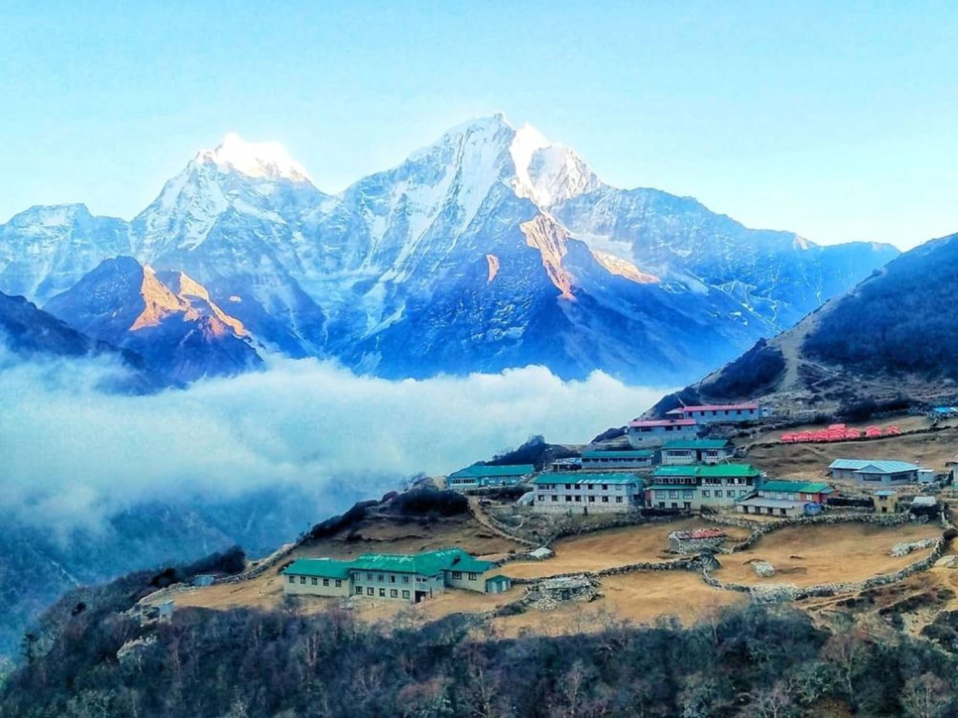 Discover Hidden Hiking Gems Around Namche Bazaar
