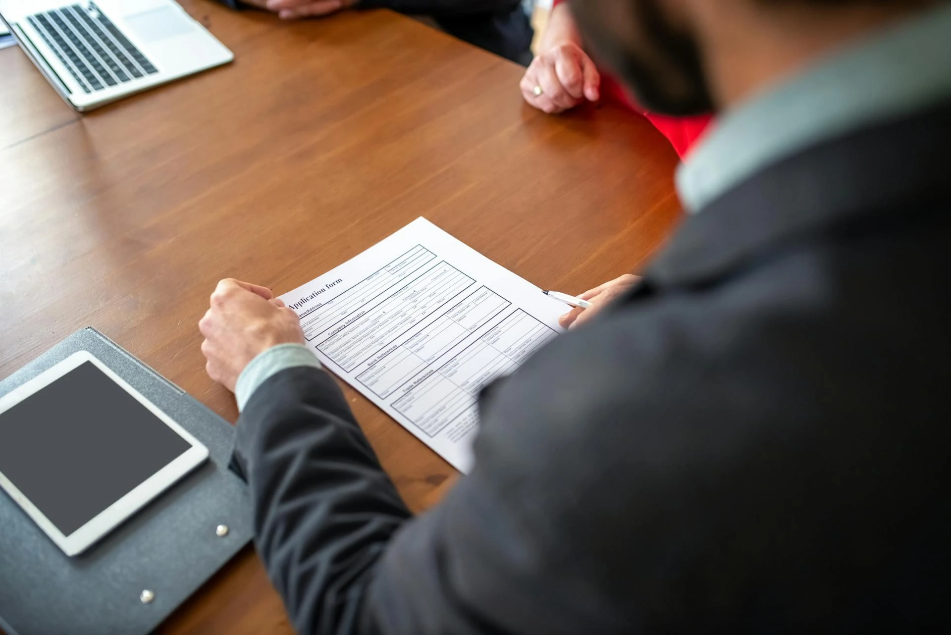 How Real Estate Lawyers in New Delhi Assist in Drafting and Vetting Agreements