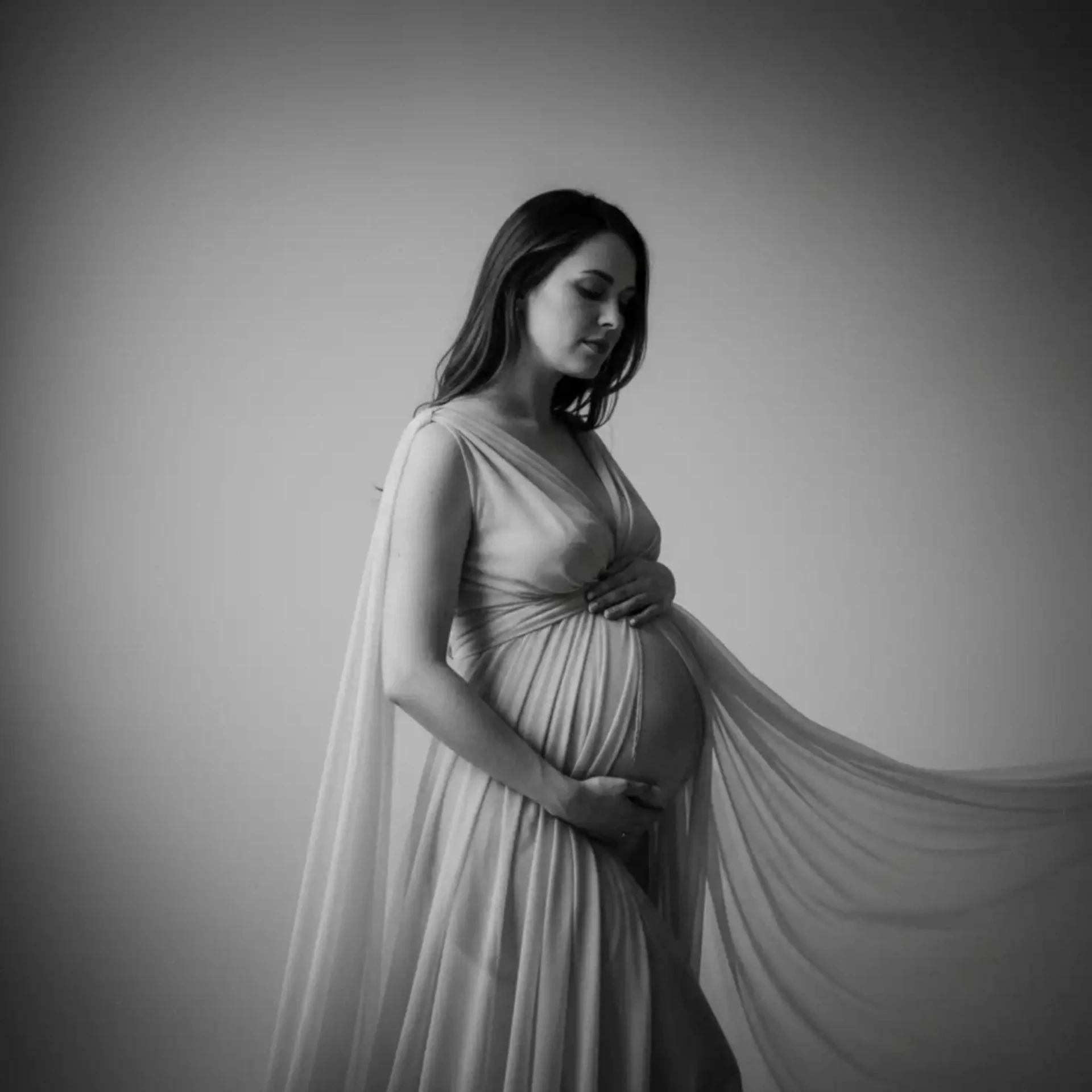 Embracing Motherhood: The Significance of a Maternity Photoshoot in Noida