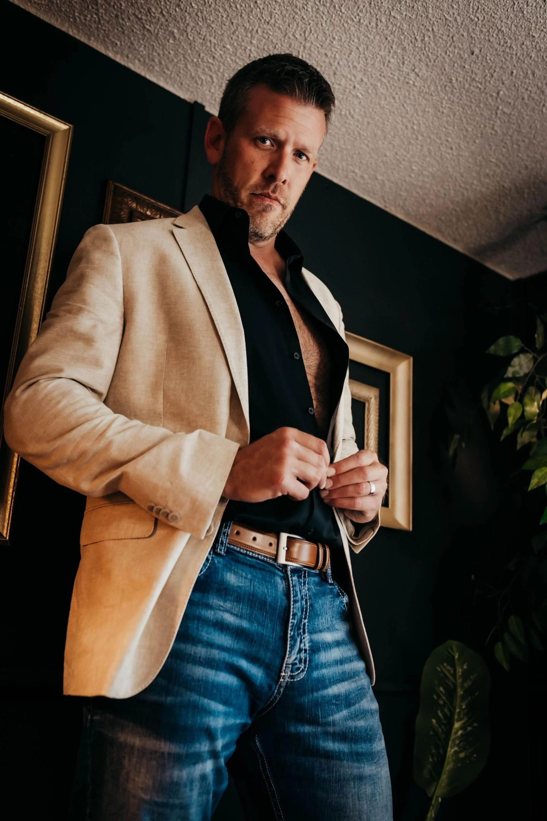 Seattle’s Best Male Boudoir Photographer: Erotic & Bondage Boudoir Photography Redefined 