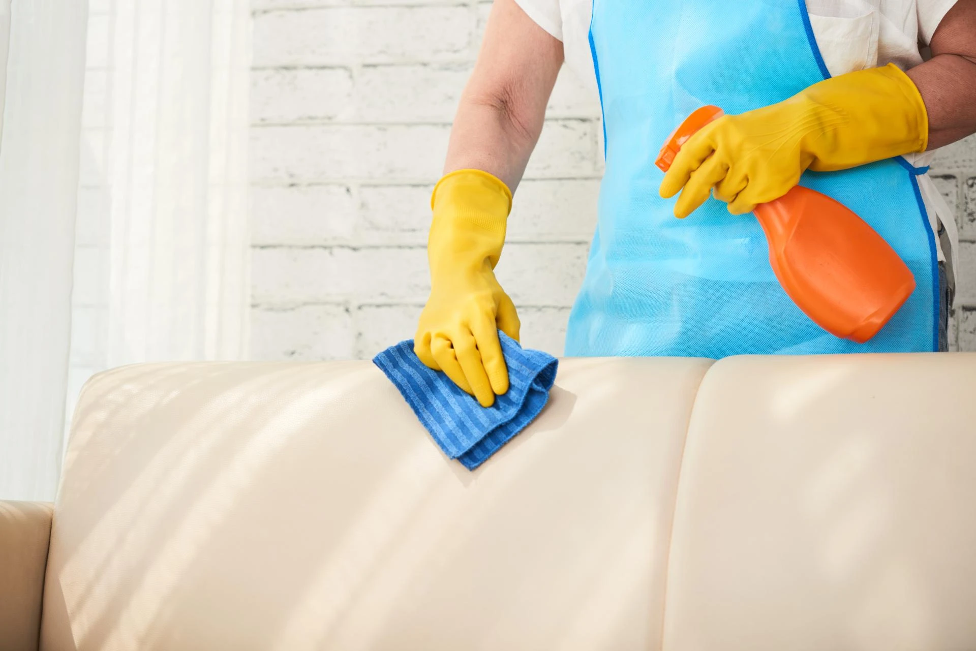 The Importance of Professional Upholstery Cleaning for a Healthy Home !
