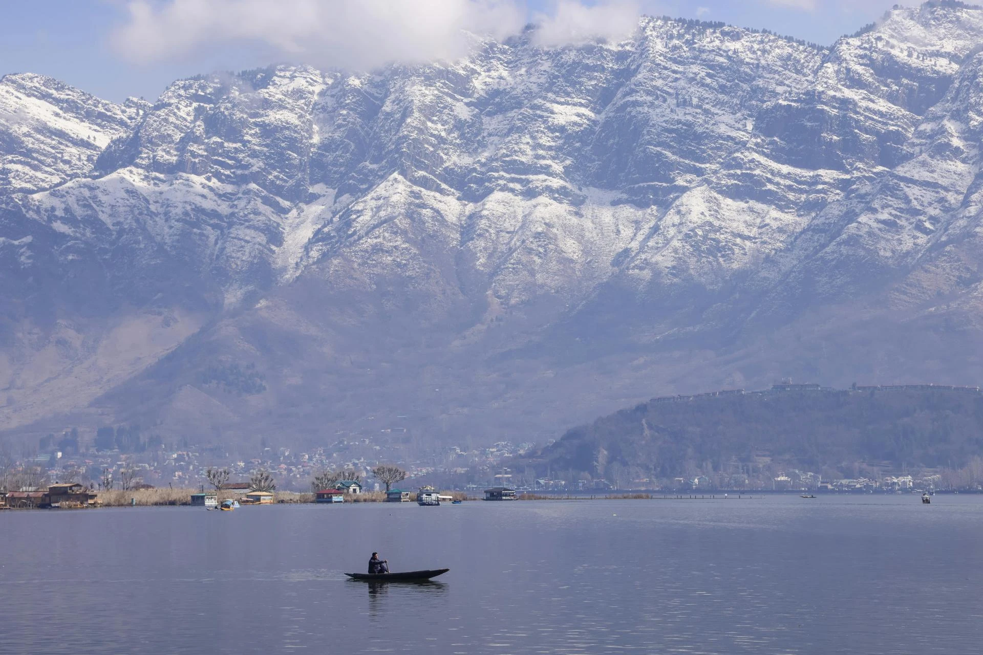 A Journey Through Kashmir’s Beauty: Top Valleys, Lakes & Hill Stations to Visit