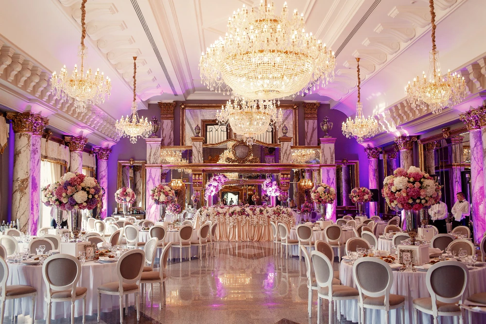 Elegant Event Decor Ideas Featuring Fresh Real Flowers