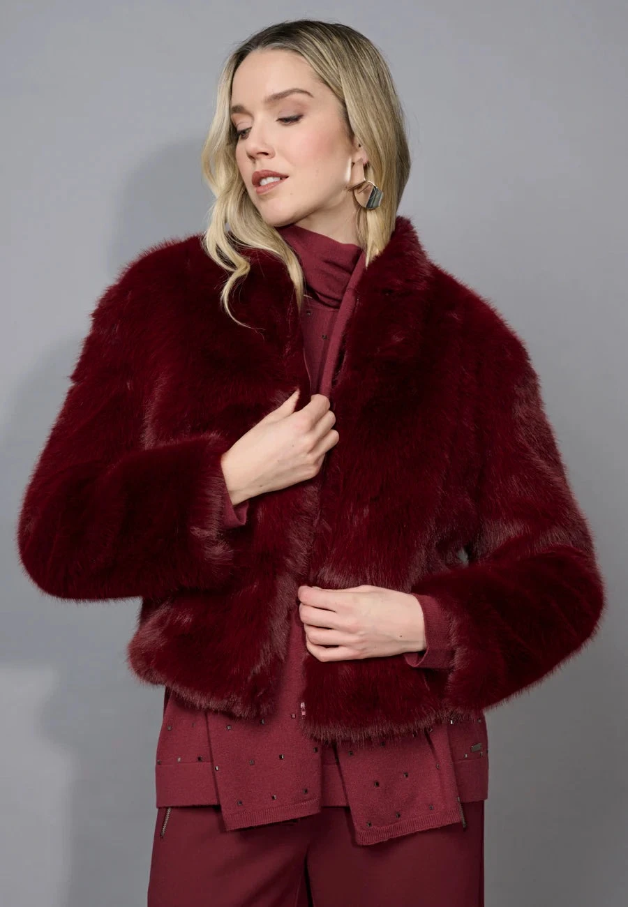 Top Holiday Picks: Women’s Fitted Dresses, Jackets & Sweaters for a Festive Season in Style