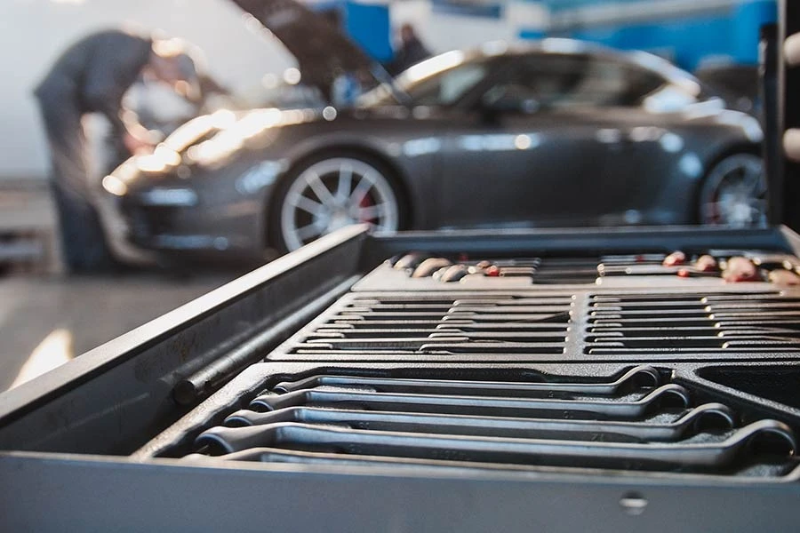 Choosing the Right Auto Body Repair Shop & What to Look For