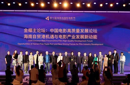 A group of people standing on a stage

AI-generated content may be incorrect.