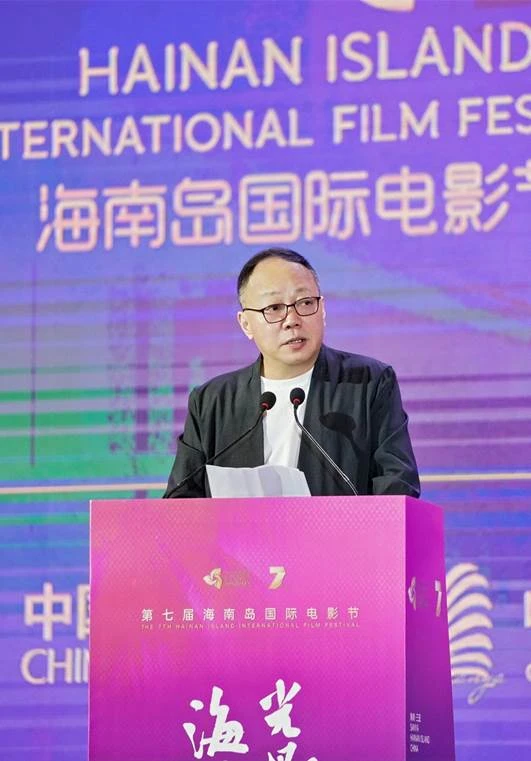 A person standing at a podium

AI-generated content may be incorrect.