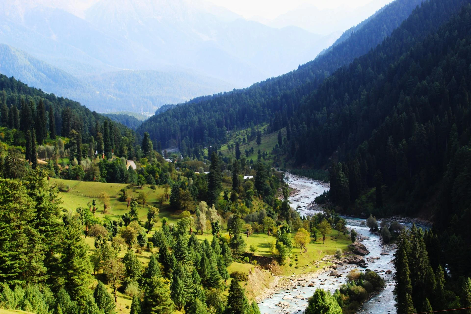 How to Plan a 7-Day Kashmir Tour Package for First-Time Travelers
