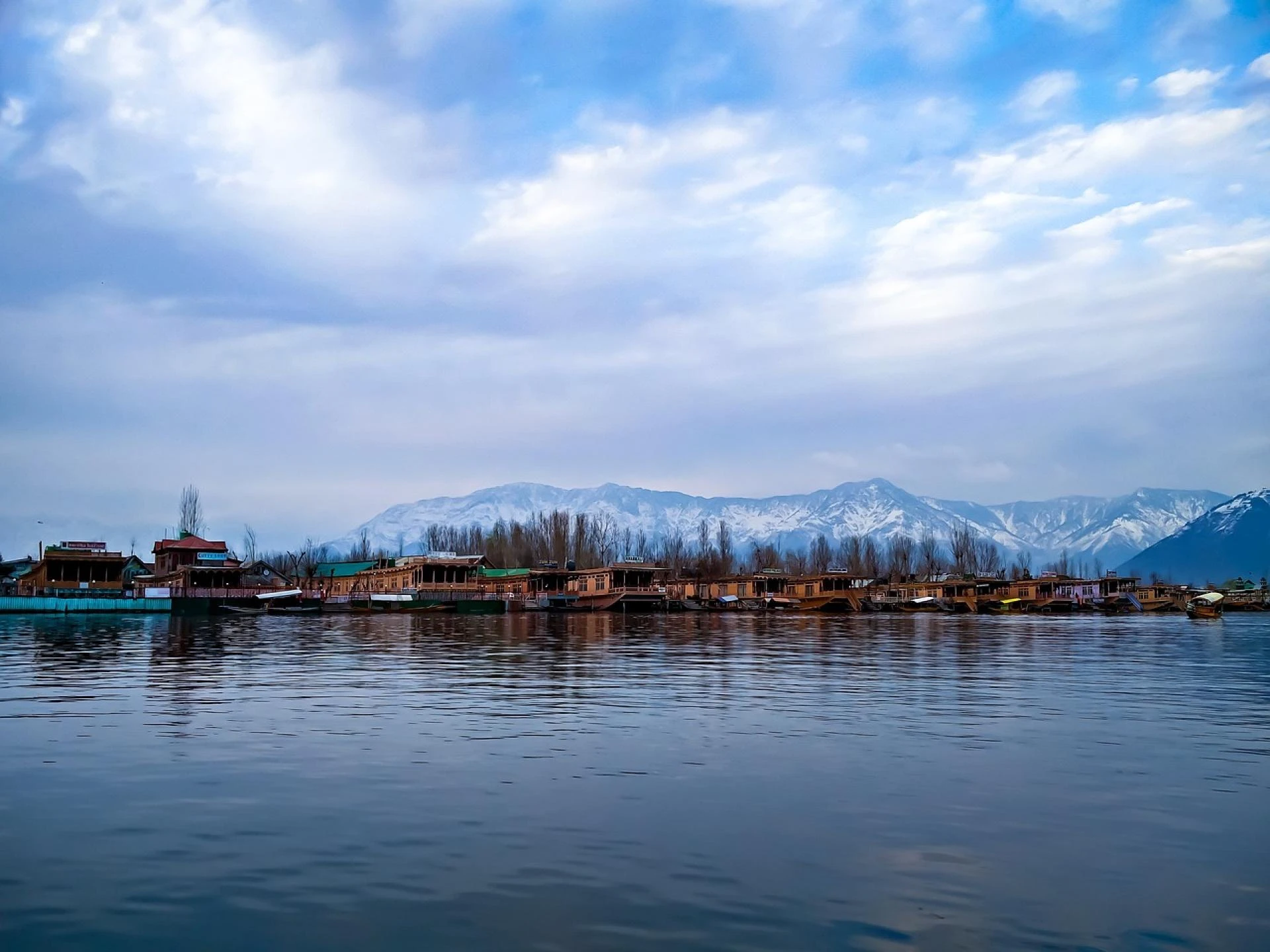 How to Plan a 7-Day Kashmir Tour Package for First-Time Travelers
