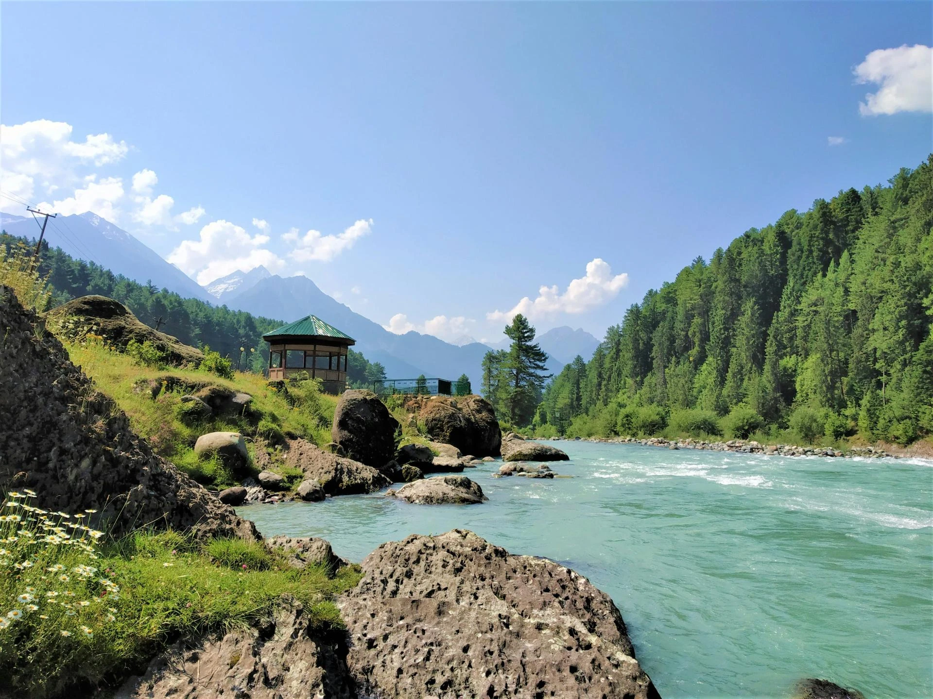How to Plan a 7-Day Kashmir Tour Package for First-Time Travelers
