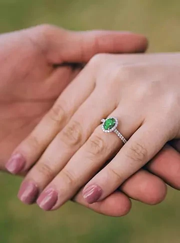 Things to Know Before You Buy Emerald Rings Online or In-Store