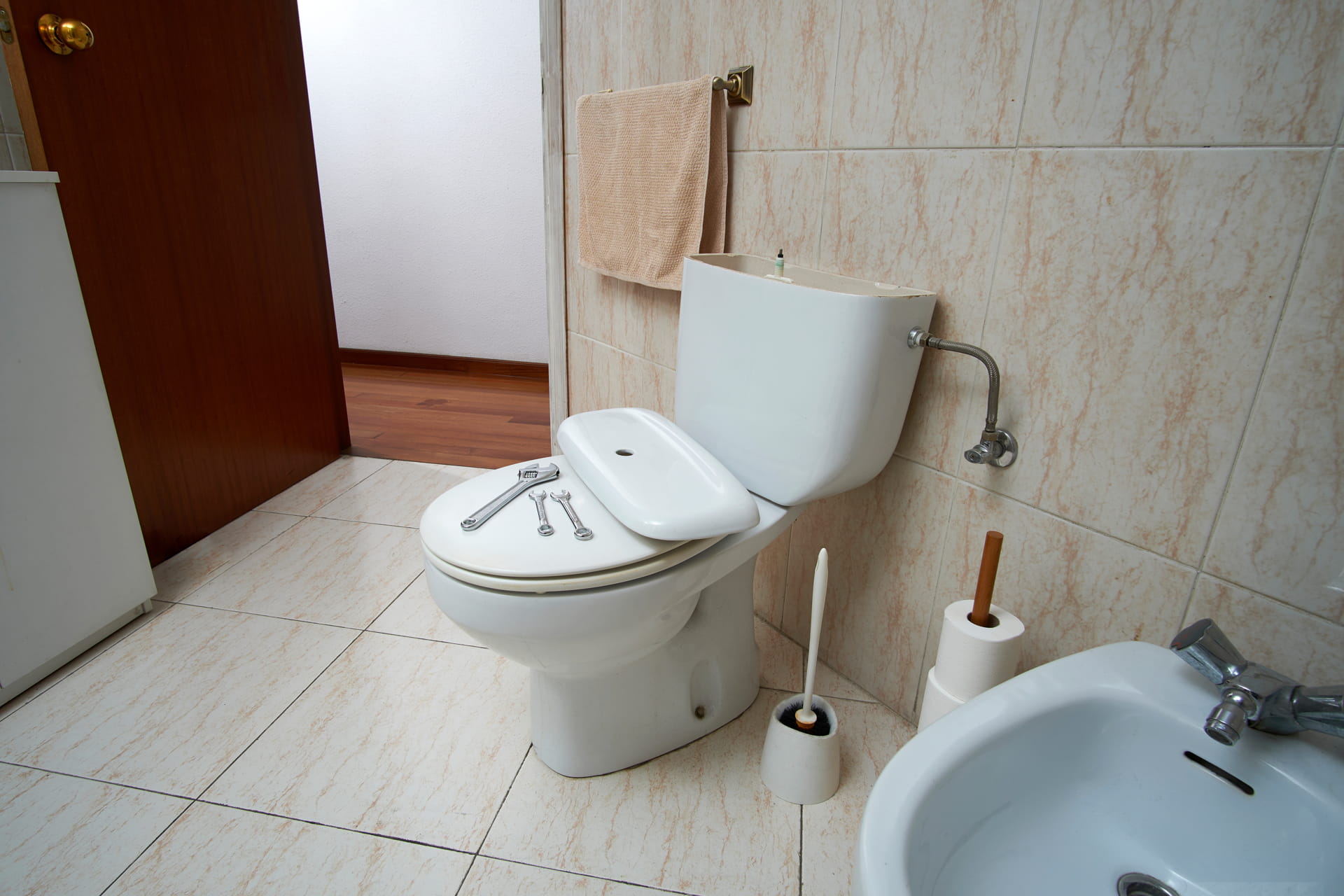 7 Reasons Toilets Keep Running and How a Plumber Stops it