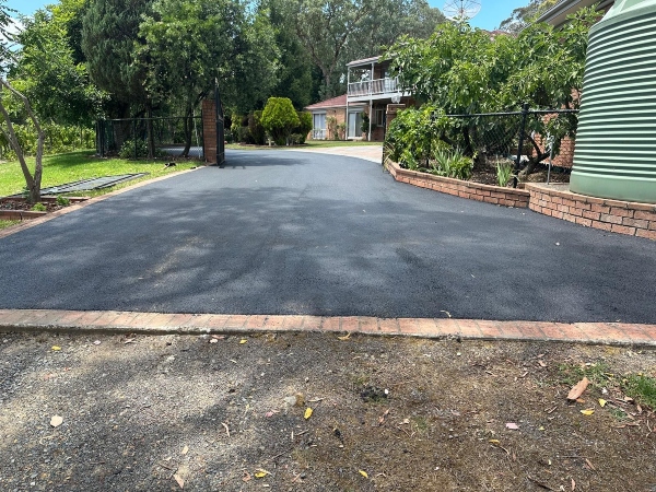 Asphalt Driveway Construction: Long-Term Benefits for Commercial Estates