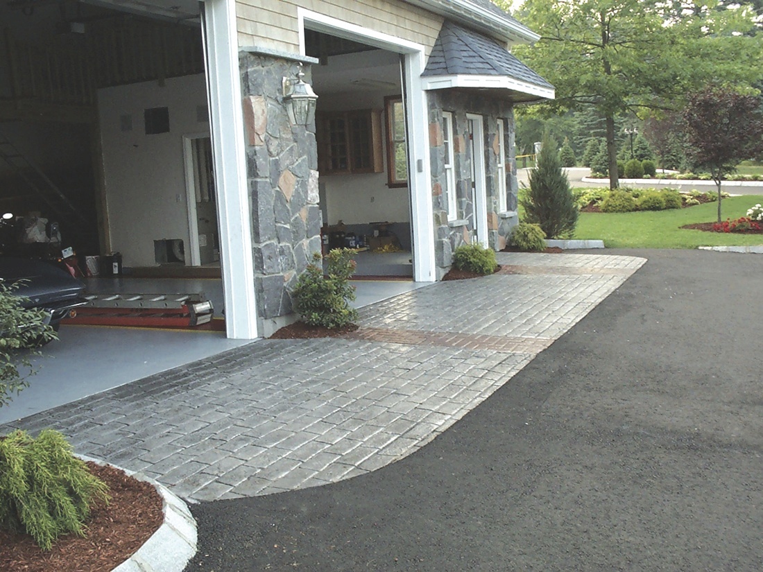 Transform Your Curb Appeal with a New Concrete Driveway: Tips from the Experts