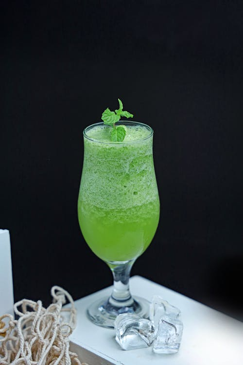 Start 2026 Energized: Superfood Juices and Smoothies for a Healthy Year