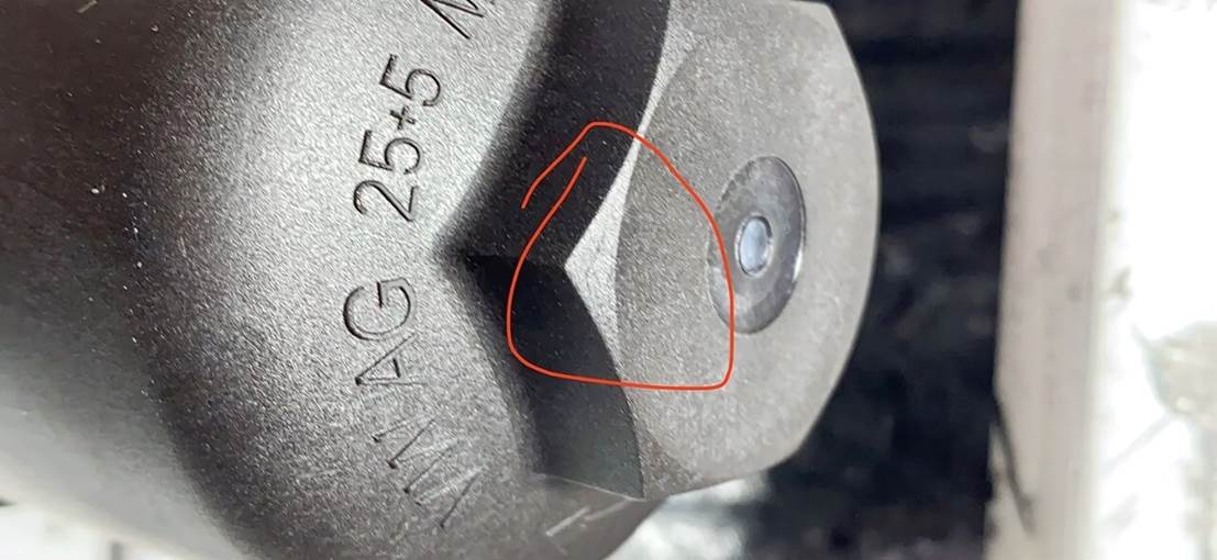 男子的脸部特写与配字黑白照

AI 生成的内容可能不正确。