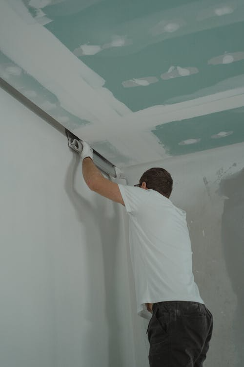 How Can You Save Money by Hiring a Warehouse Painting Contractor? Advantages You Get!