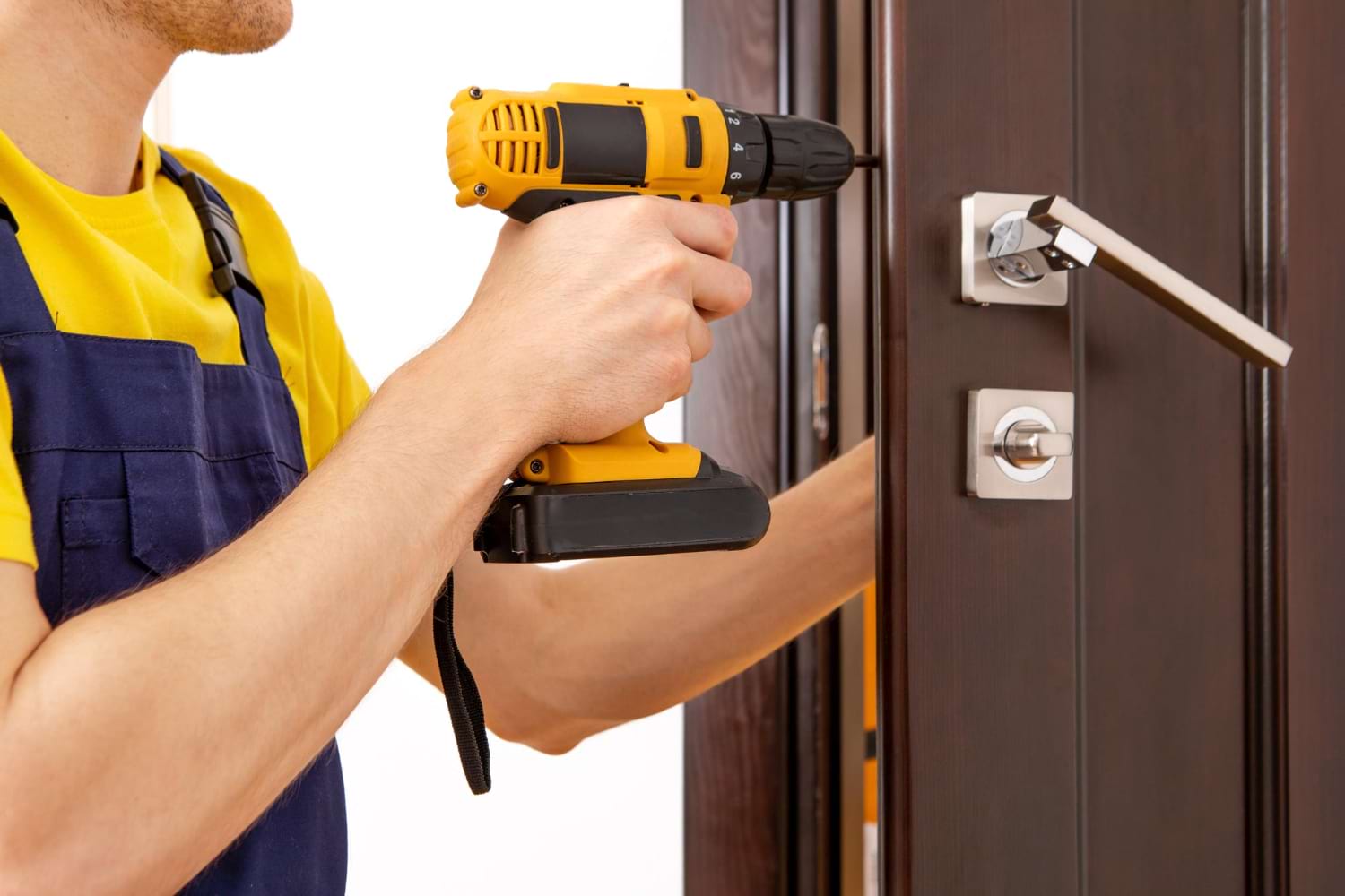 Sécuriser et embellir son habitation : l’importance des portes de qualité